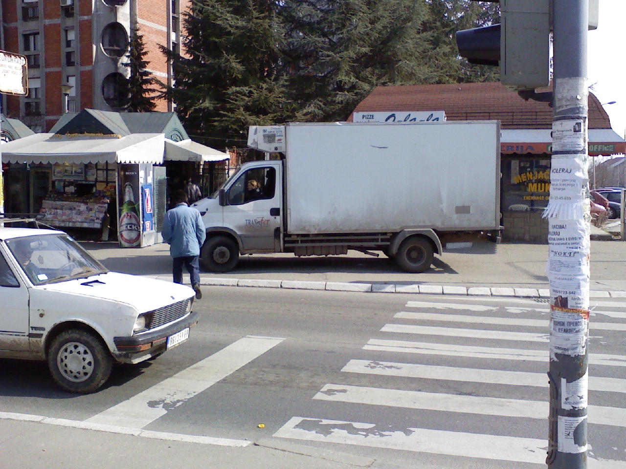 kamion u saobraćajnom prekršaju prilikom dostave robe