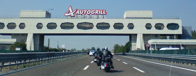 polazak na dogovorenu manifestaciju, okupljanje putnika i pakovanje prtljaga - kombi prevoz putnika Beograd